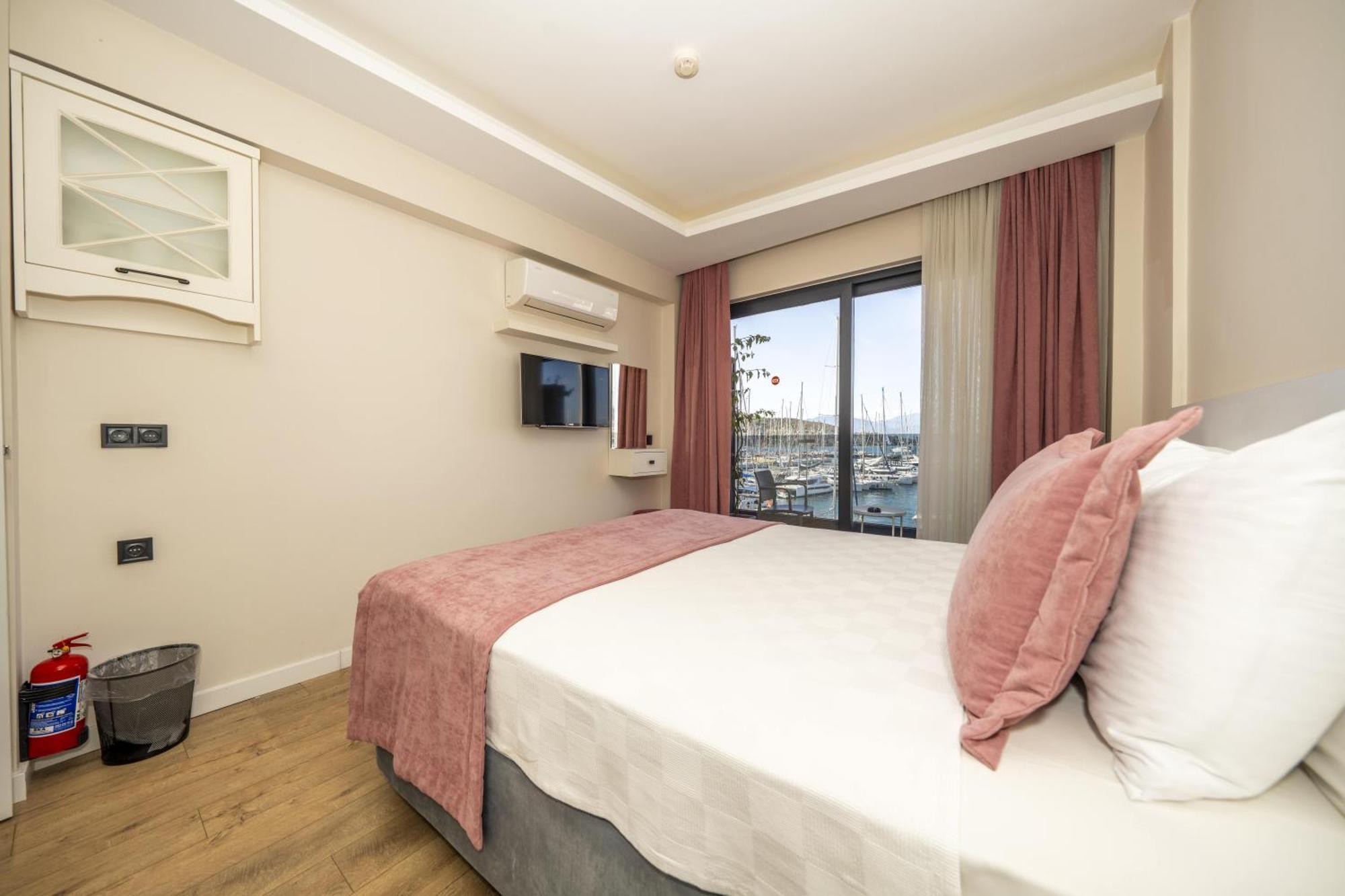 Ece Marina Suites Fethiye Bagian luar foto