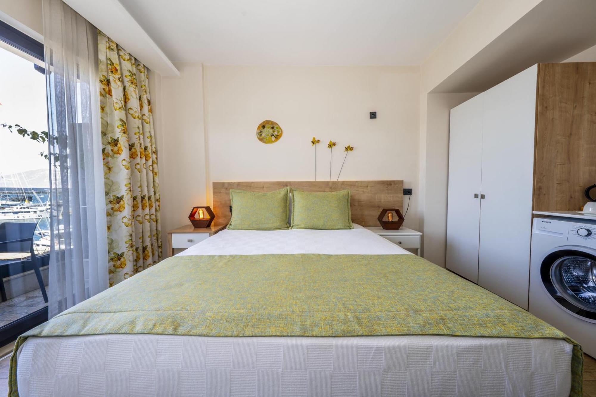 Ece Marina Suites Fethiye Bagian luar foto
